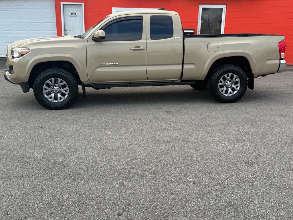 Photo 3 of this TOYOTA TACOMA