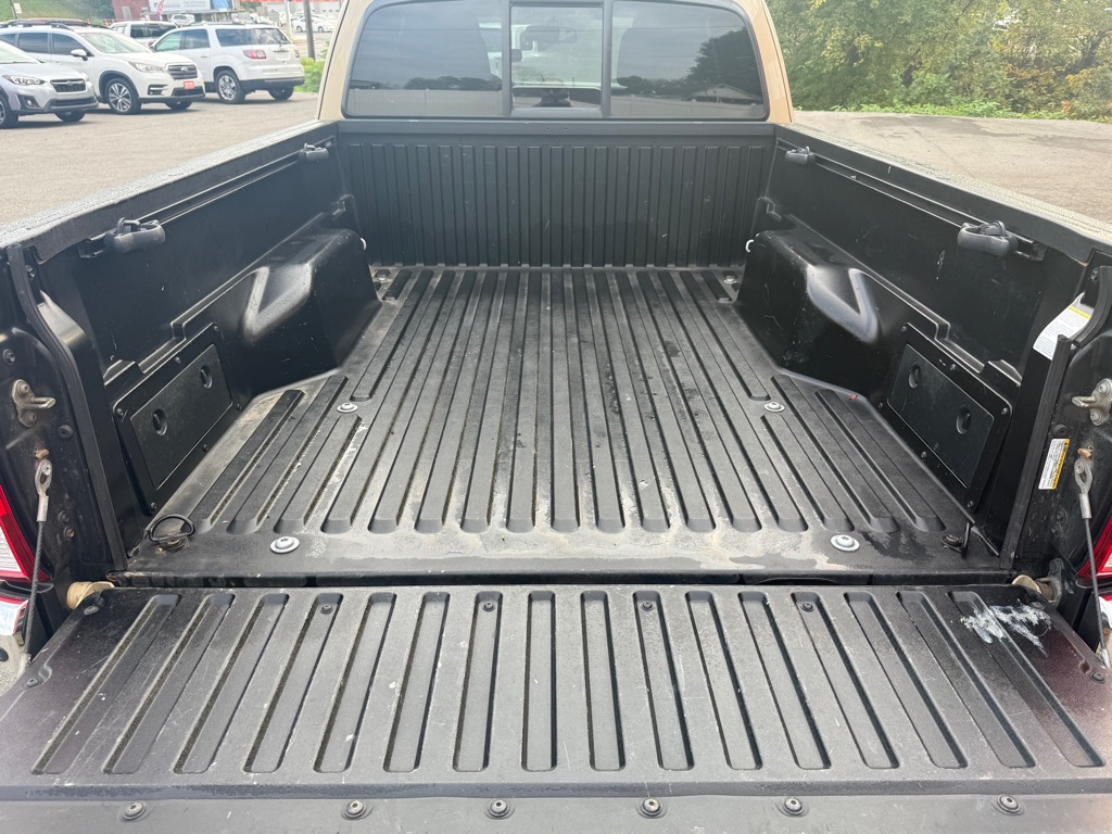 Photo 23 of this TOYOTA TACOMA