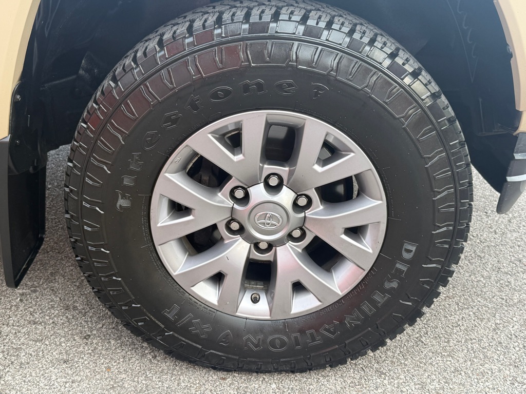Photo 17 of this TOYOTA TACOMA