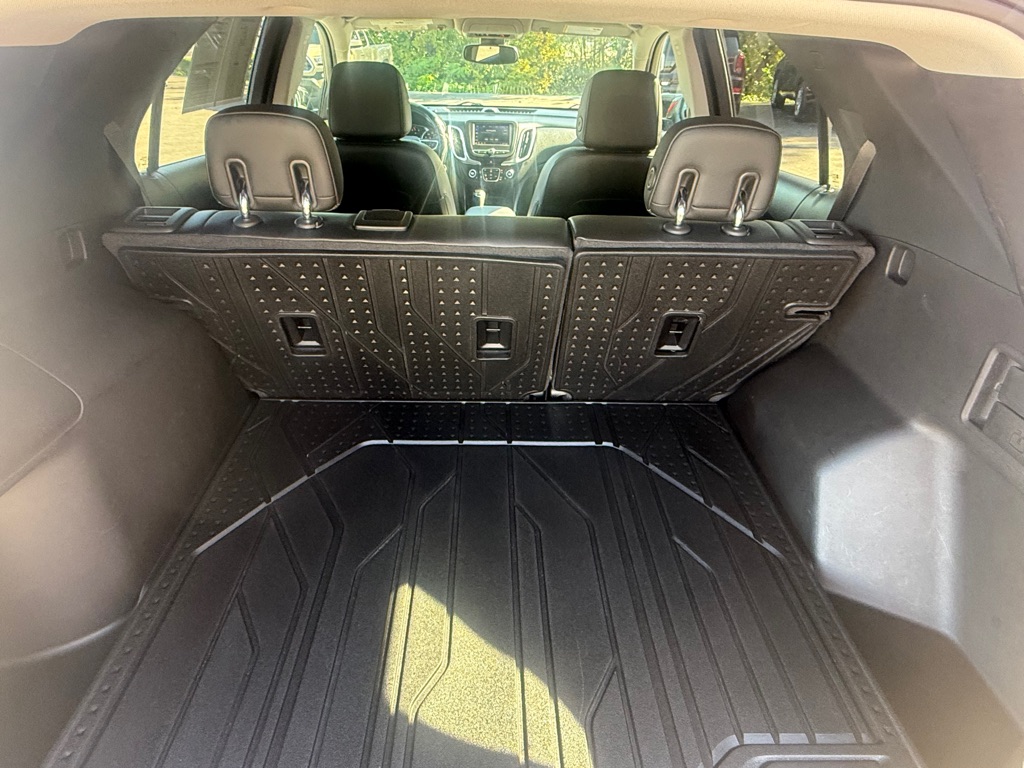 Photo 22 of this CHEVROLET EQUINOX