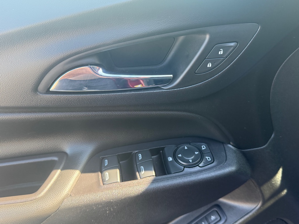 Photo 32 of this CHEVROLET EQUINOX