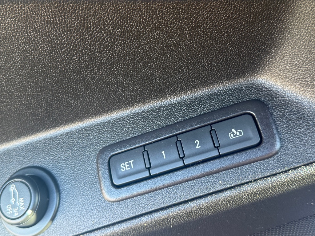 Photo 31 of this CHEVROLET EQUINOX