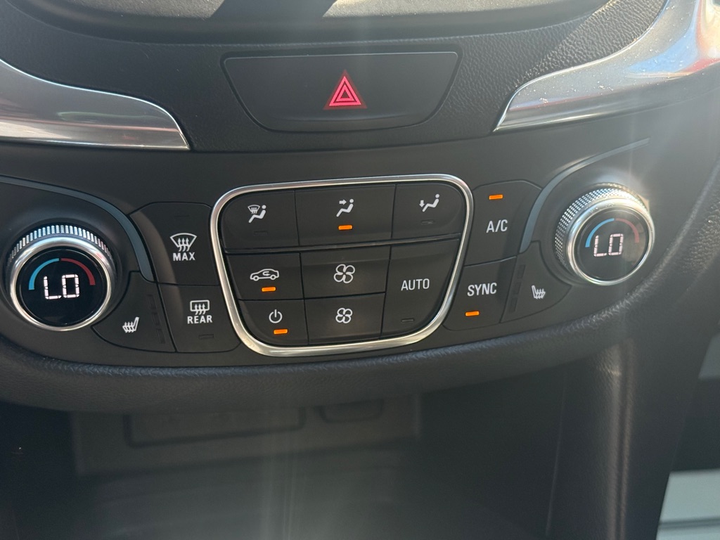 Photo 40 of this CHEVROLET EQUINOX