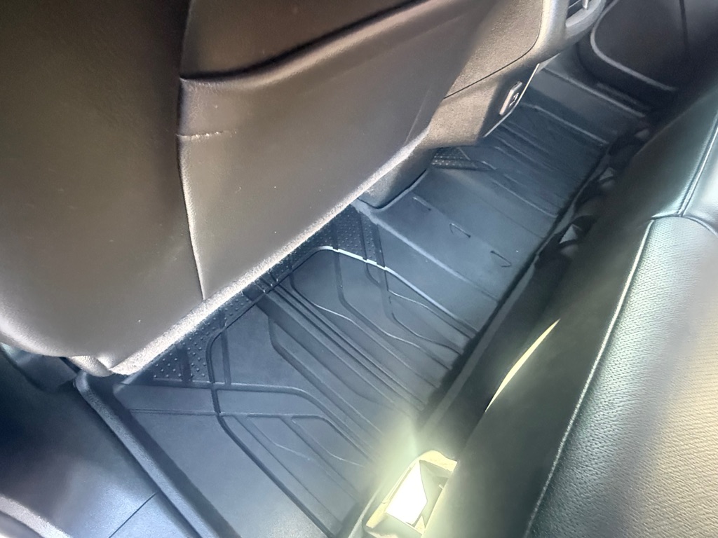 Photo 28 of this CHEVROLET EQUINOX