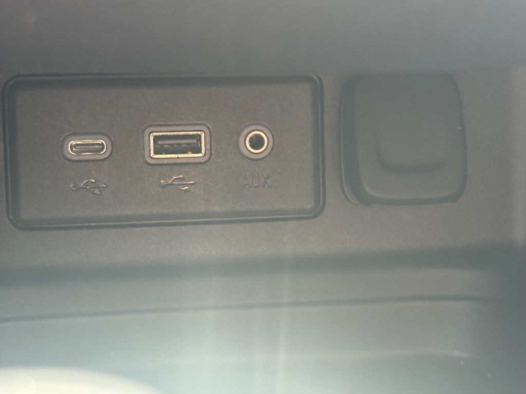 Photo 43 of this CHEVROLET EQUINOX