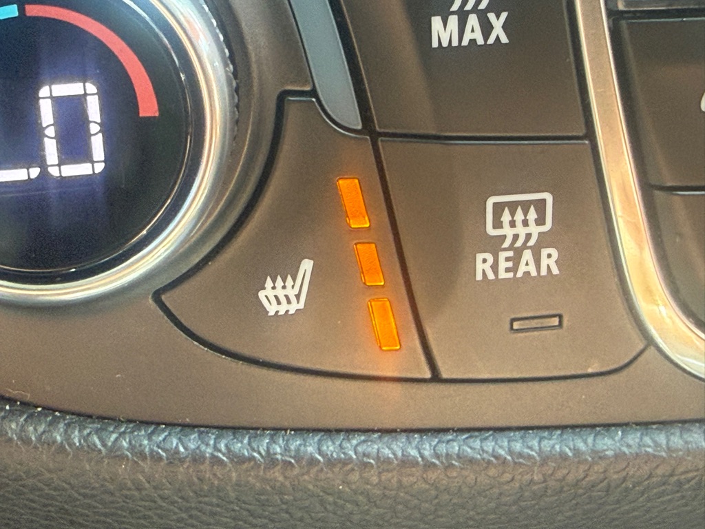 Photo 41 of this CHEVROLET EQUINOX