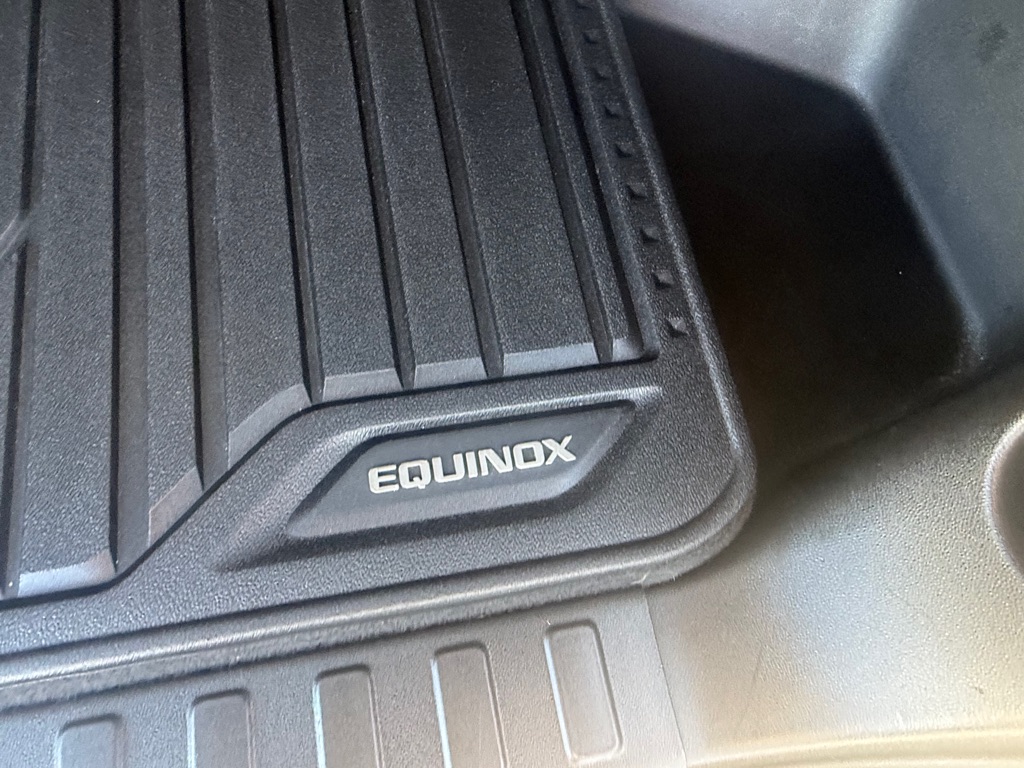 Photo 23 of this CHEVROLET EQUINOX
