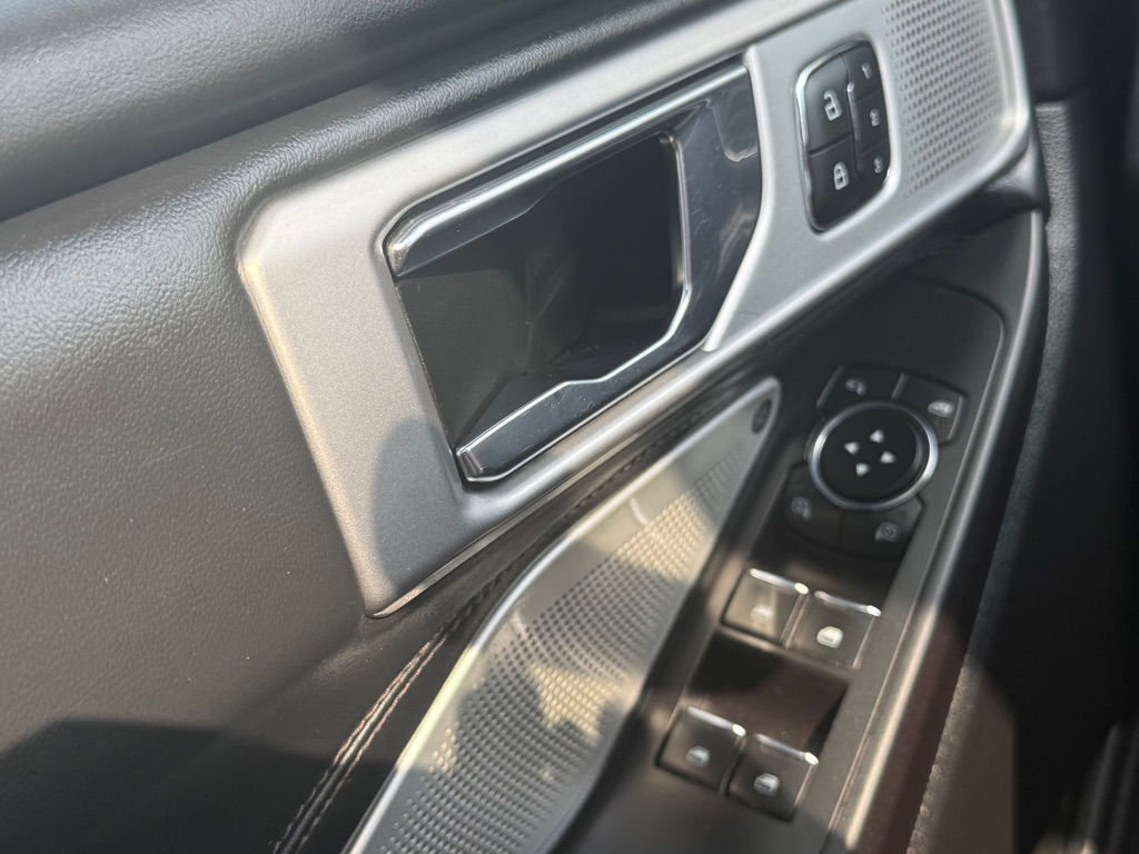 Photo 33 of this FORD EXPLORER