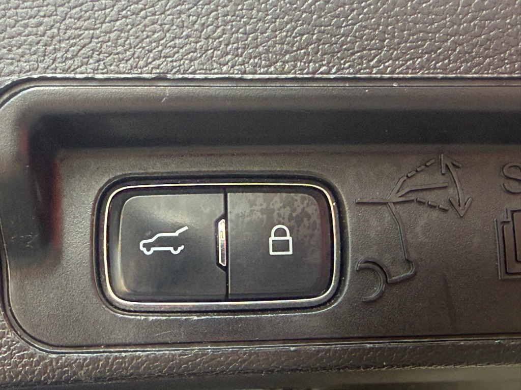 Photo 25 of this FORD EXPLORER