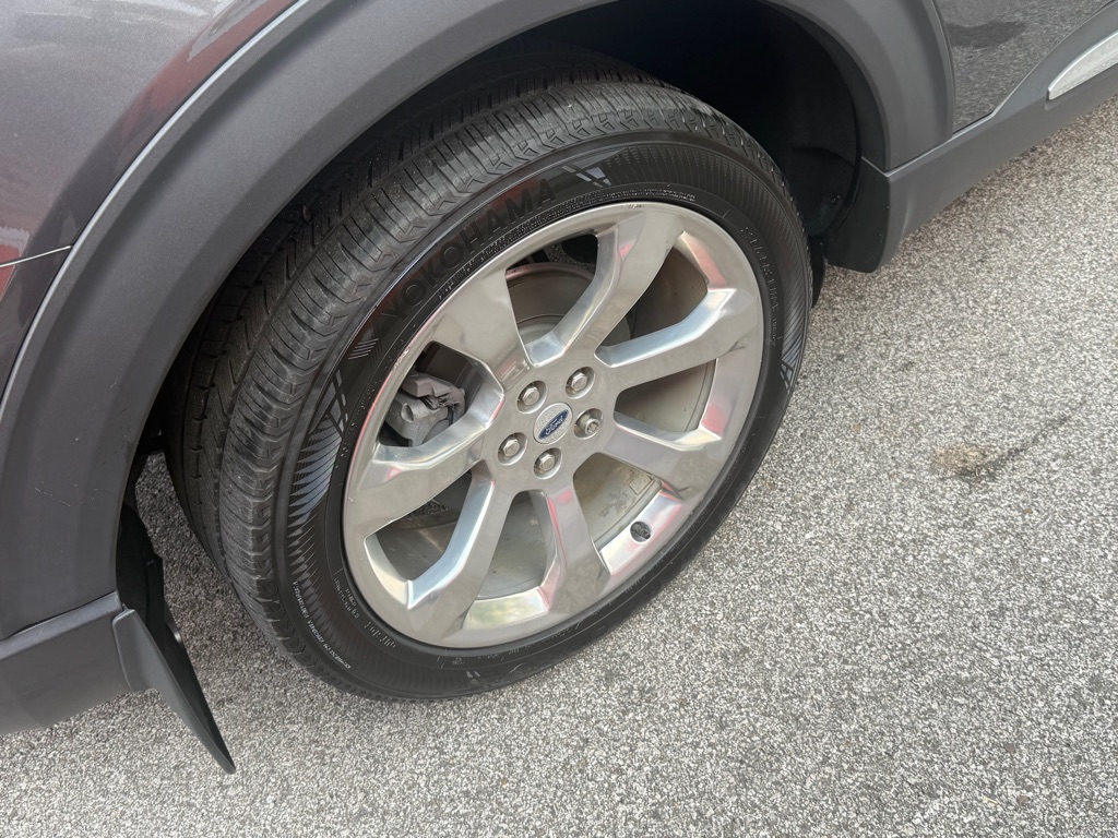 Photo 18 of this FORD EXPLORER