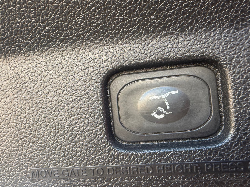 Photo 23 of this FORD EXPLORER