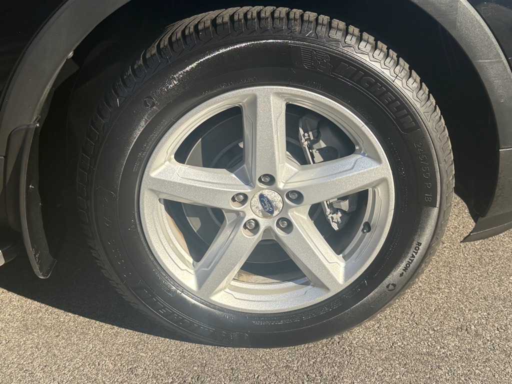 Photo 16 of this FORD EXPLORER