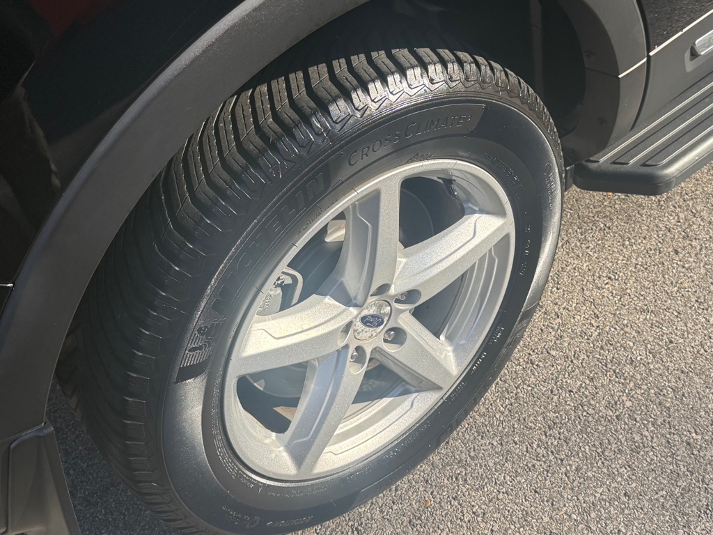 Photo 17 of this FORD EXPLORER
