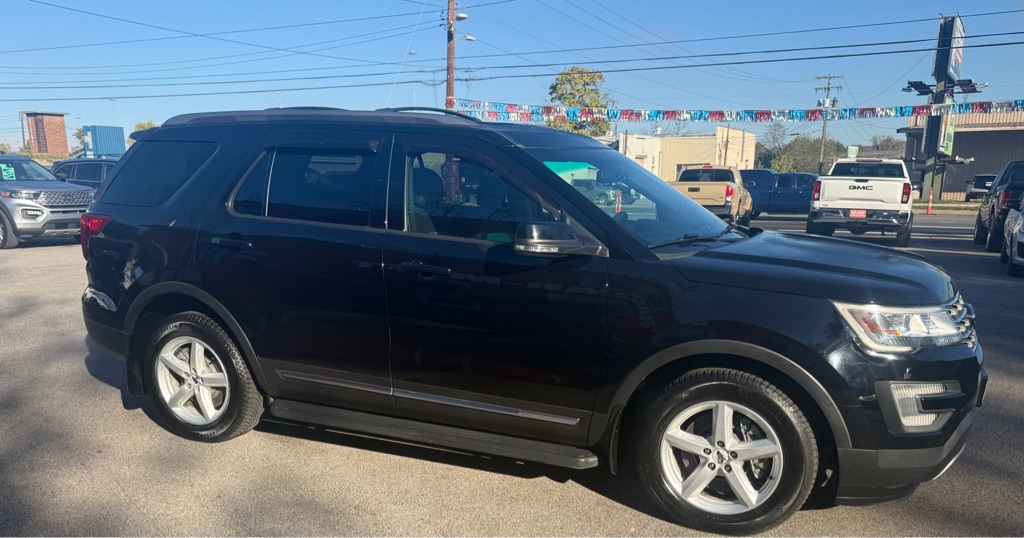 Photo 8 of this FORD EXPLORER