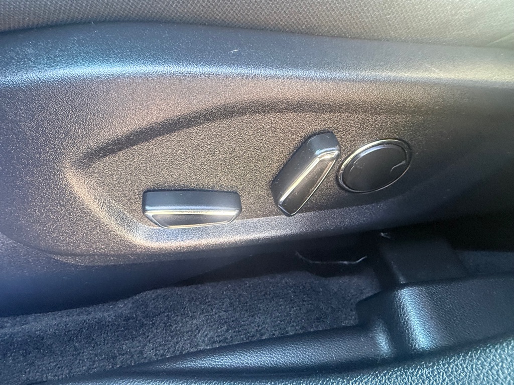 Photo 28 of this FORD EXPLORER