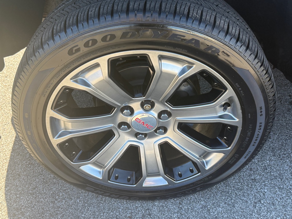 Photo 13 of this GMC SIERRA