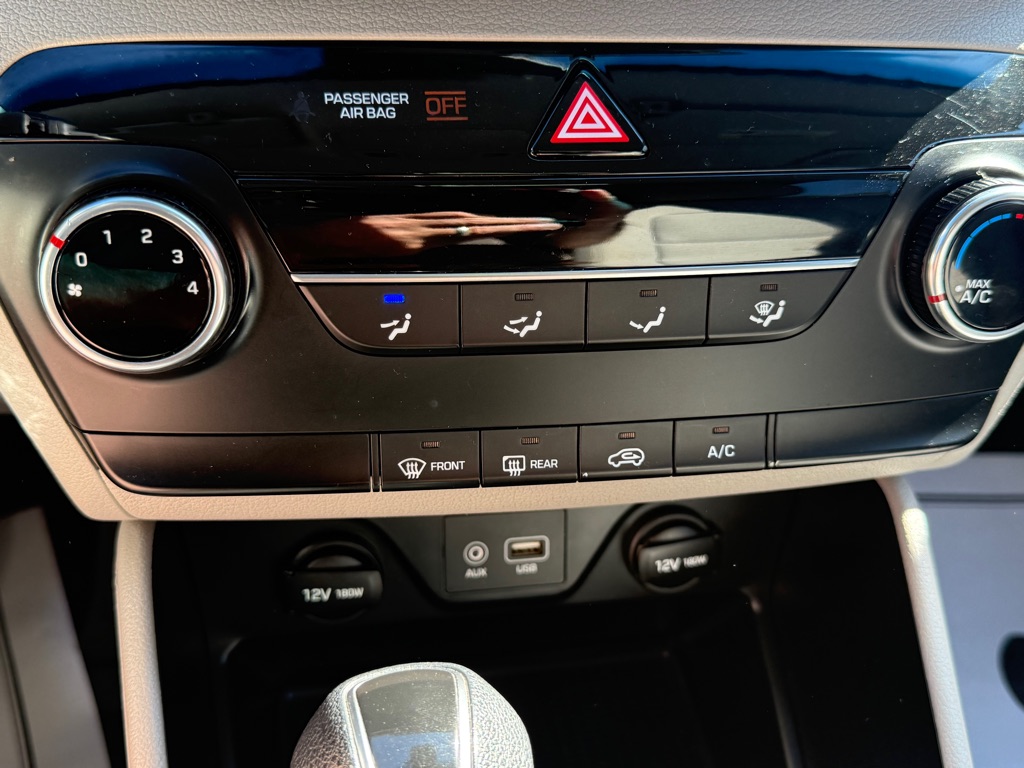 Photo 33 of this HYUNDAI TUCSON