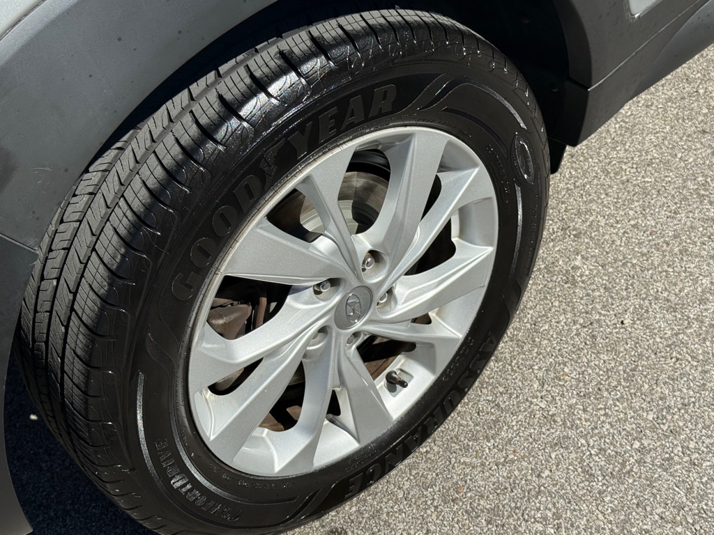 Photo 17 of this HYUNDAI TUCSON