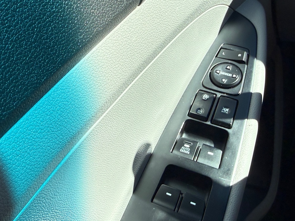 Photo 25 of this HYUNDAI TUCSON