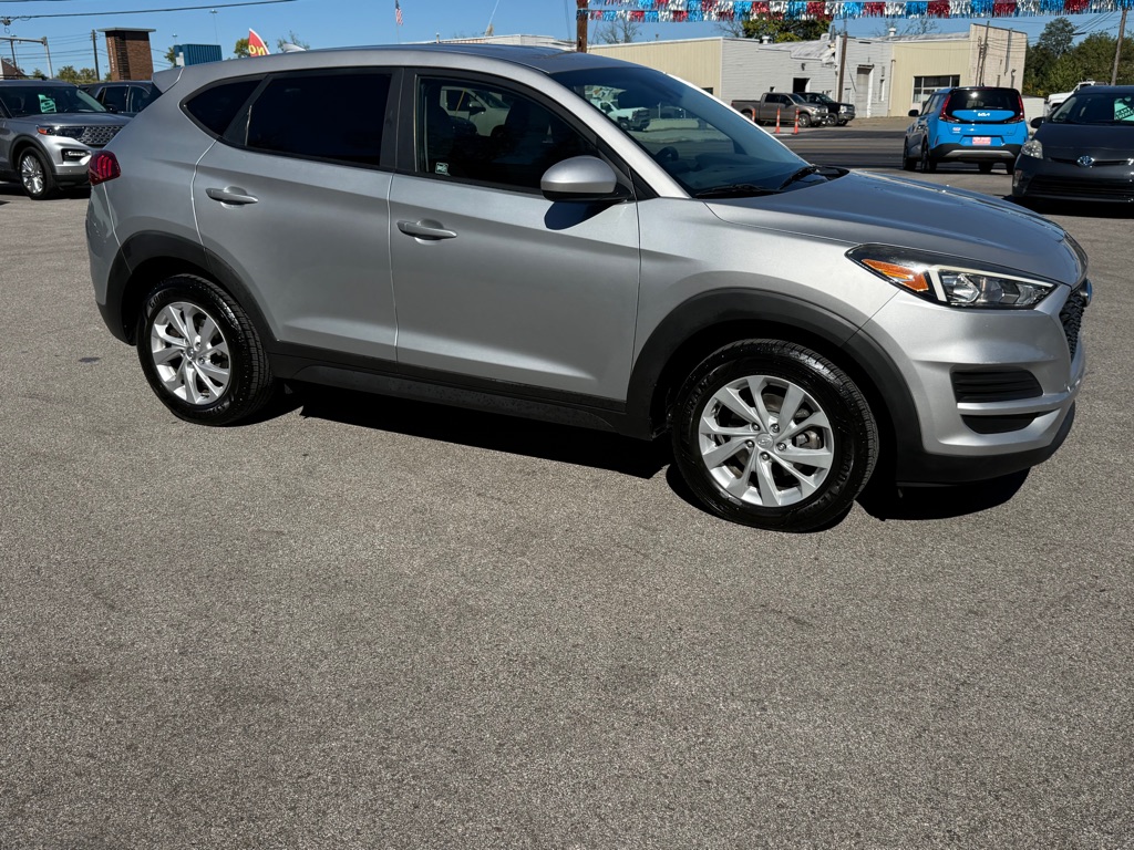 Photo 8 of this HYUNDAI TUCSON