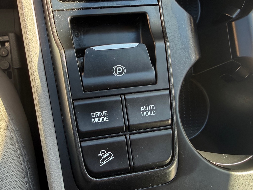 Photo 36 of this HYUNDAI TUCSON