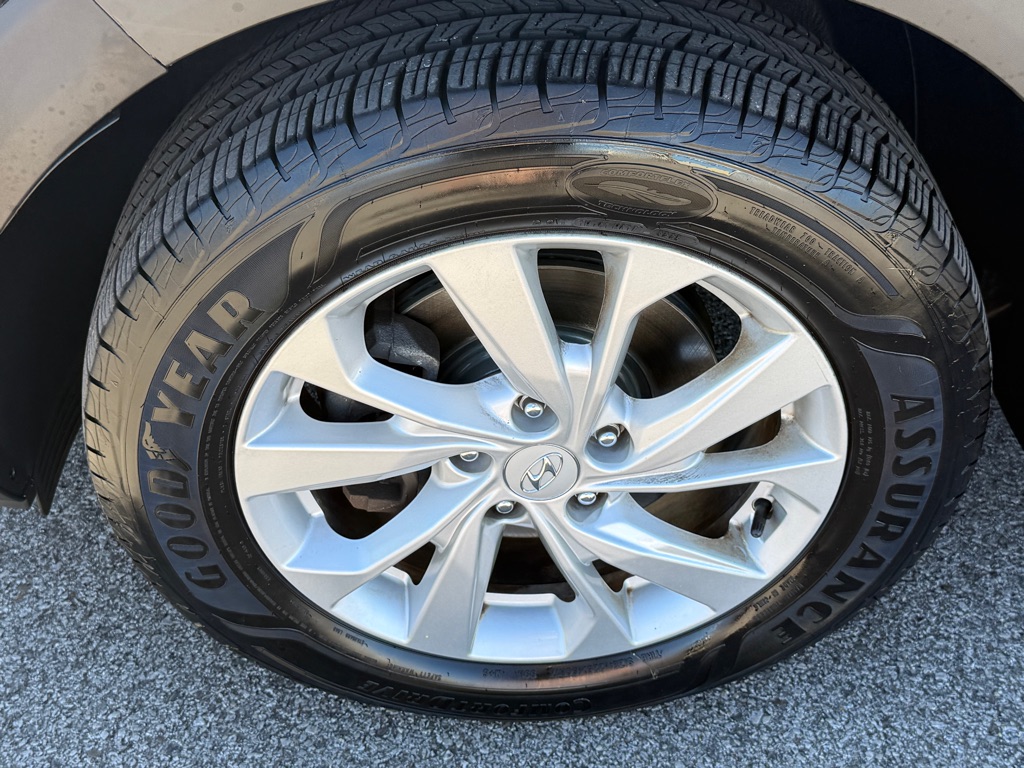 Photo 13 of this HYUNDAI TUCSON