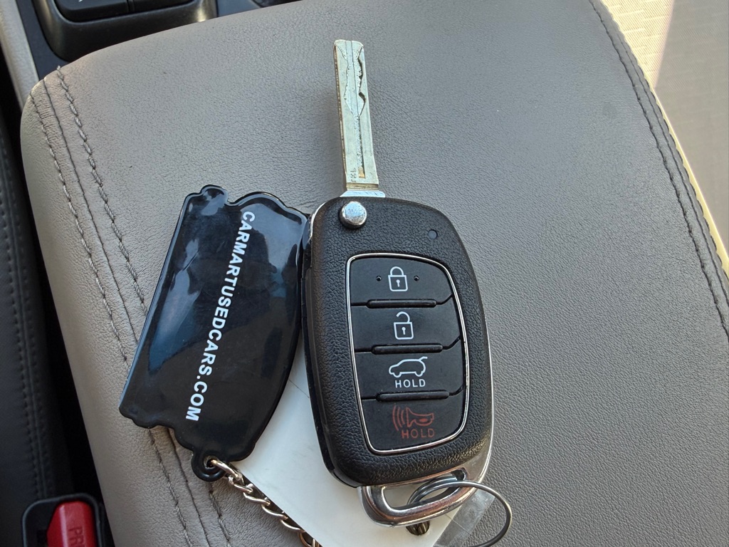 Photo 38 of this HYUNDAI TUCSON