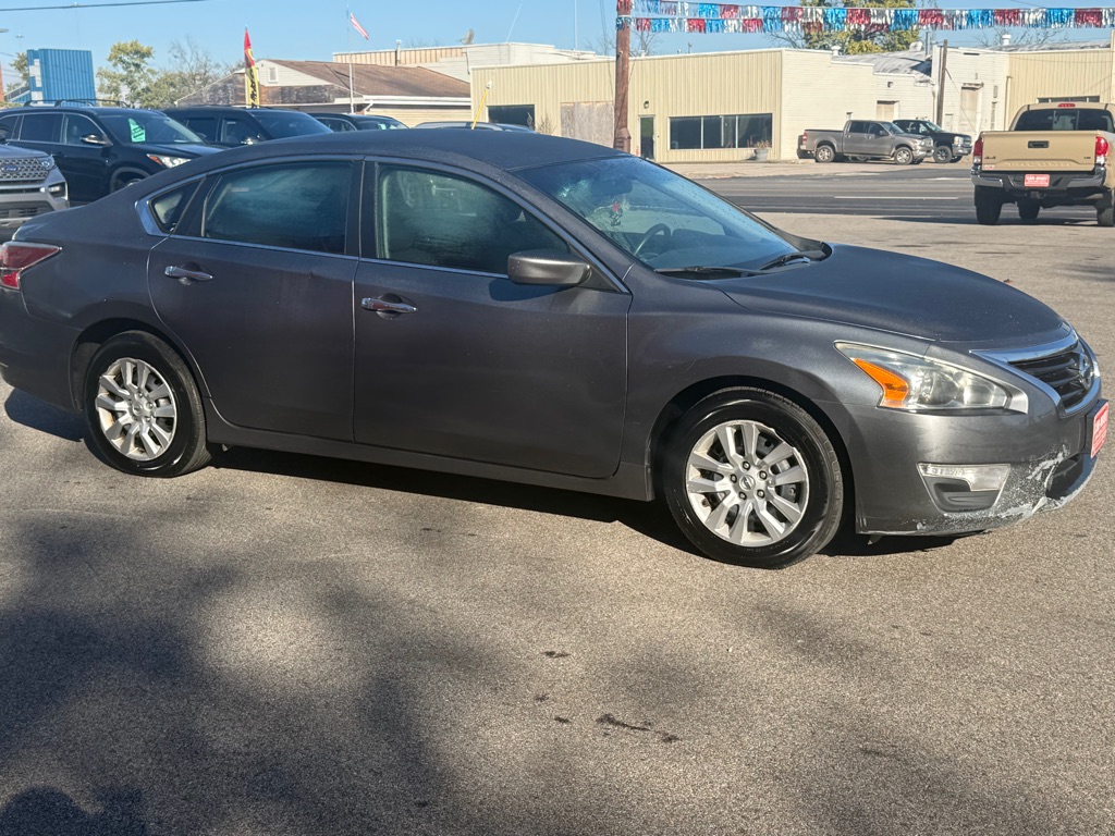 Photo 10 of this NISSAN ALTIMA