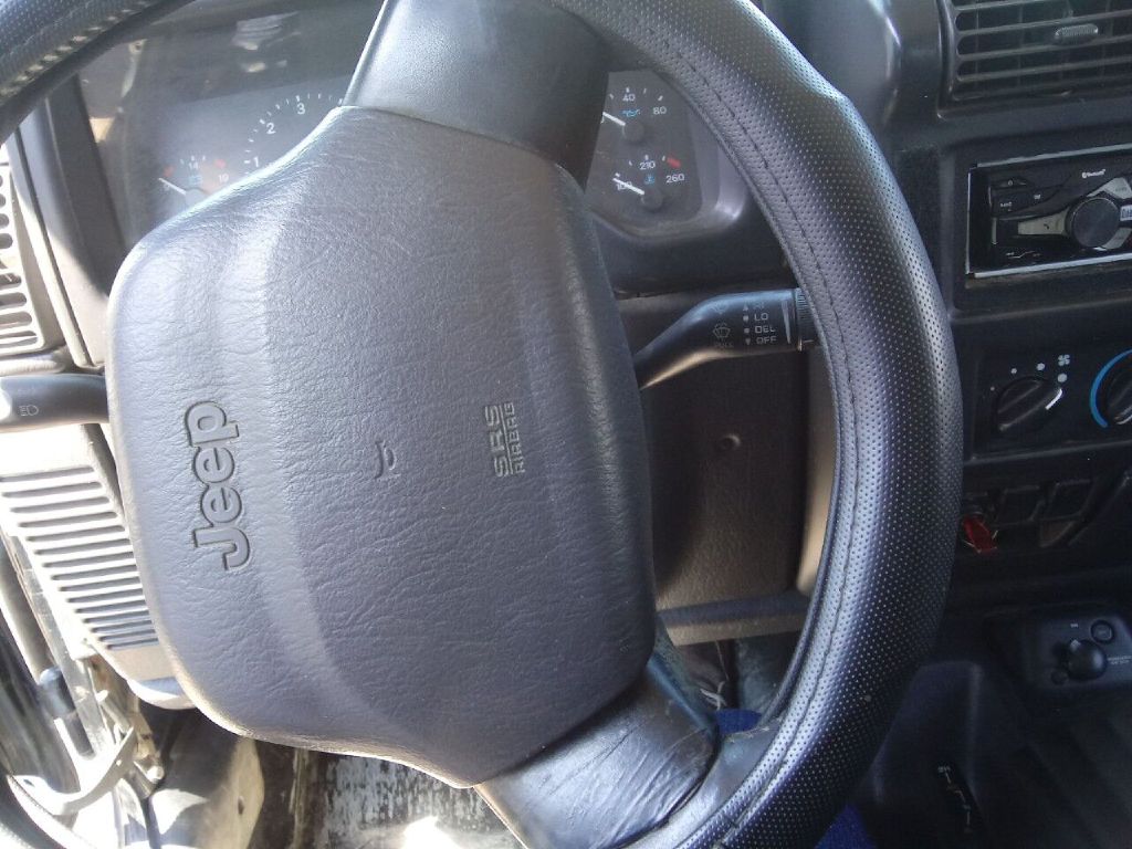 Photo 4 of this JEEP WRANGLER / TJ