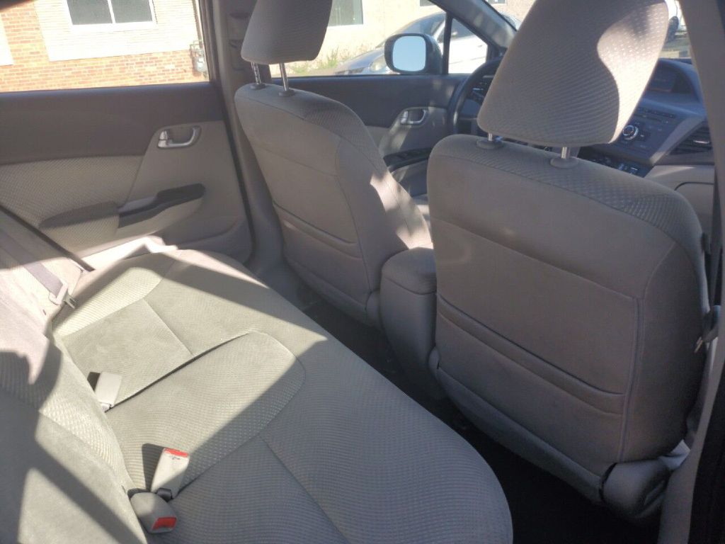 Photo 8 of this HONDA CIVIC