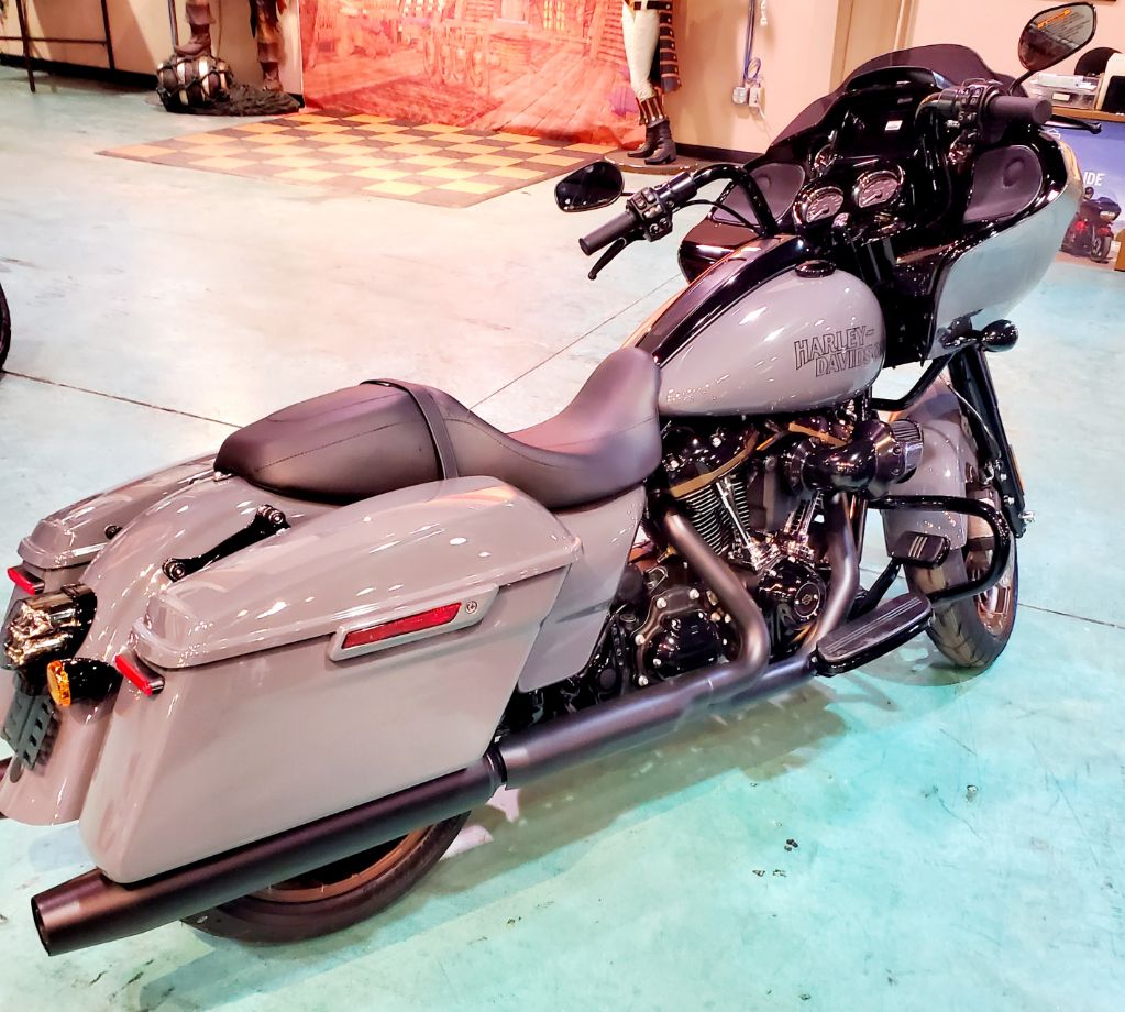 Photo 3 of this HARLEY DAVIDSON FLTRXST