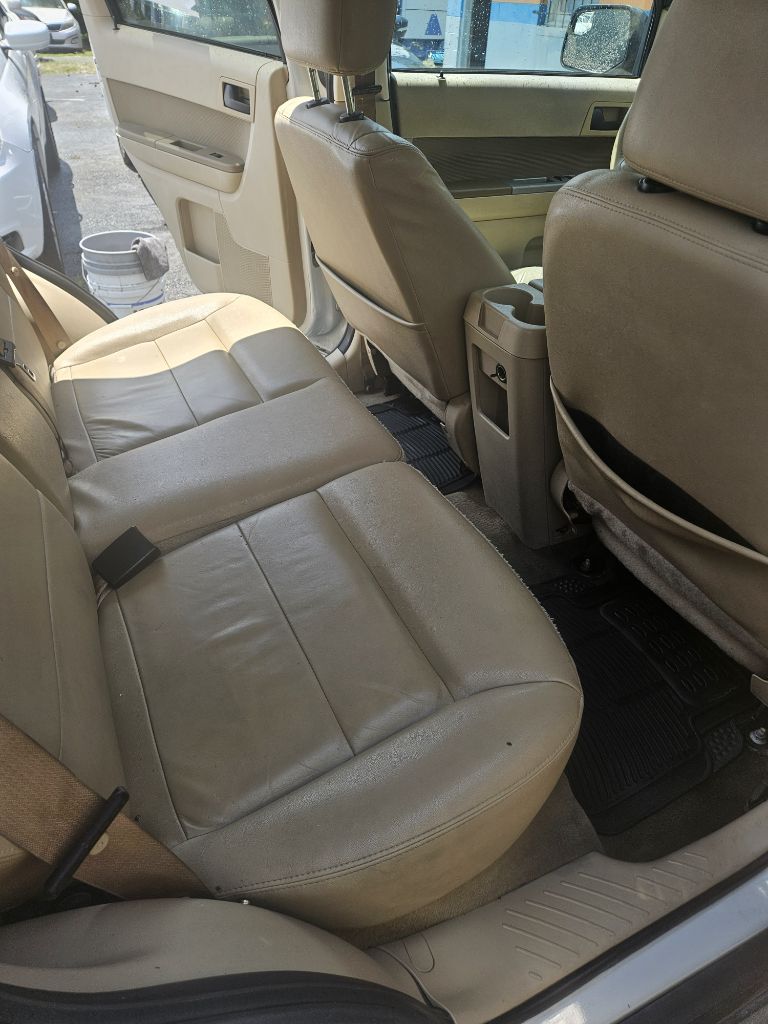 Photo 19 of this FORD ESCAPE