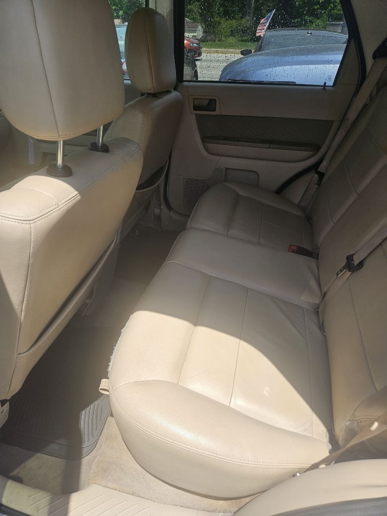 Photo 17 of this FORD ESCAPE