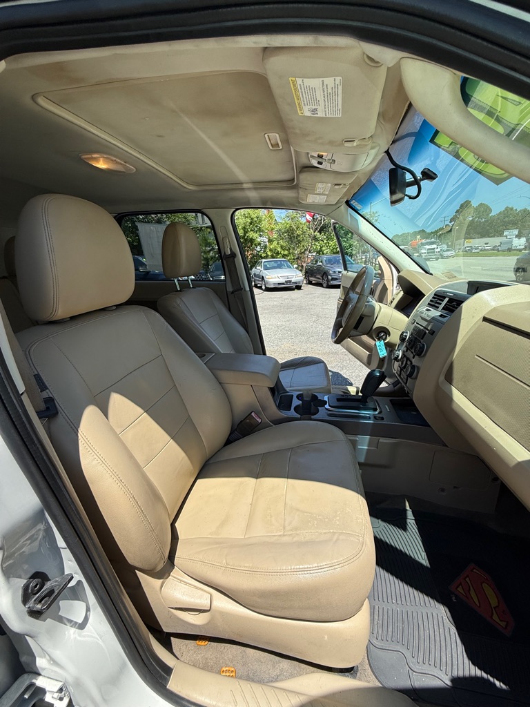 Photo 4 of this FORD ESCAPE