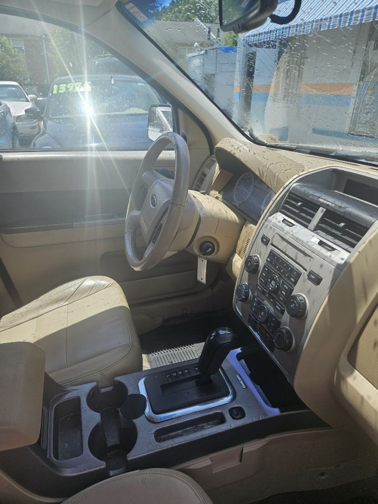 Photo 20 of this FORD ESCAPE