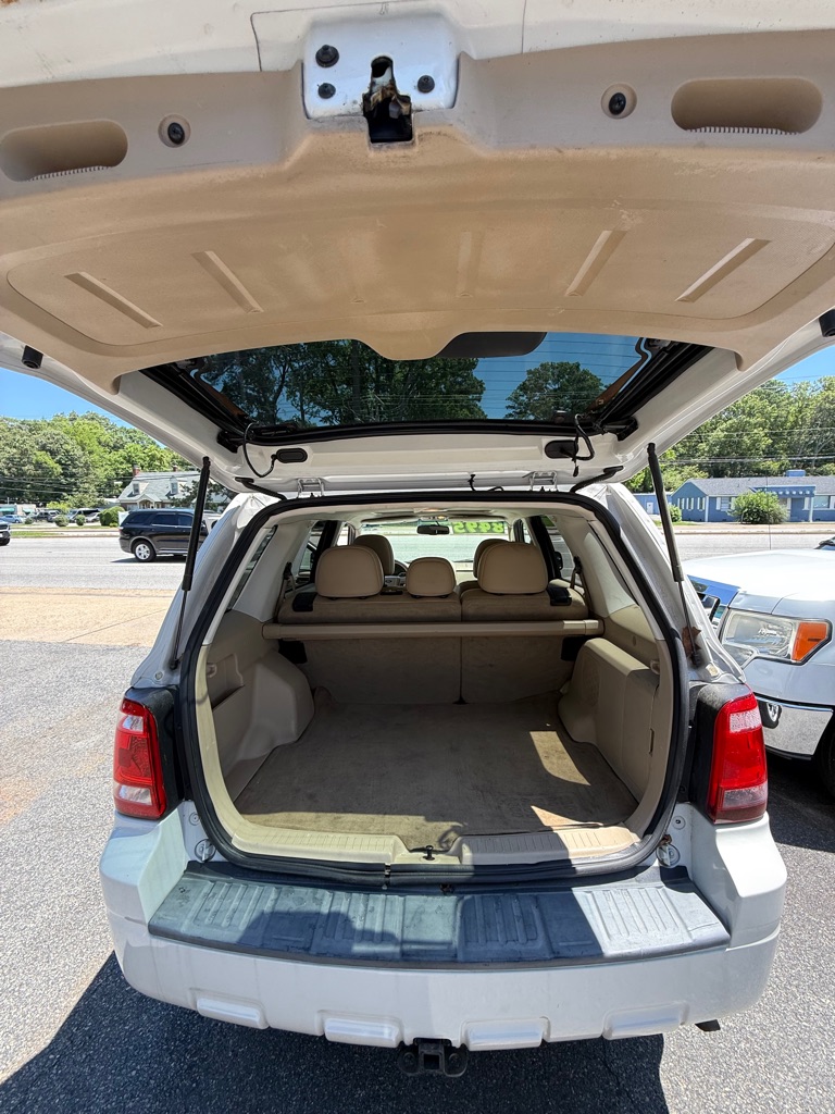 Photo 13 of this FORD ESCAPE