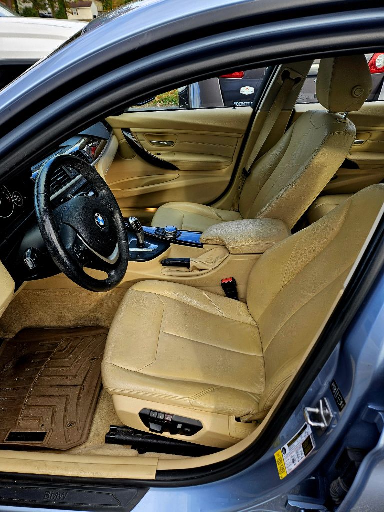 Photo 2 of this BMW 3 SERIES
