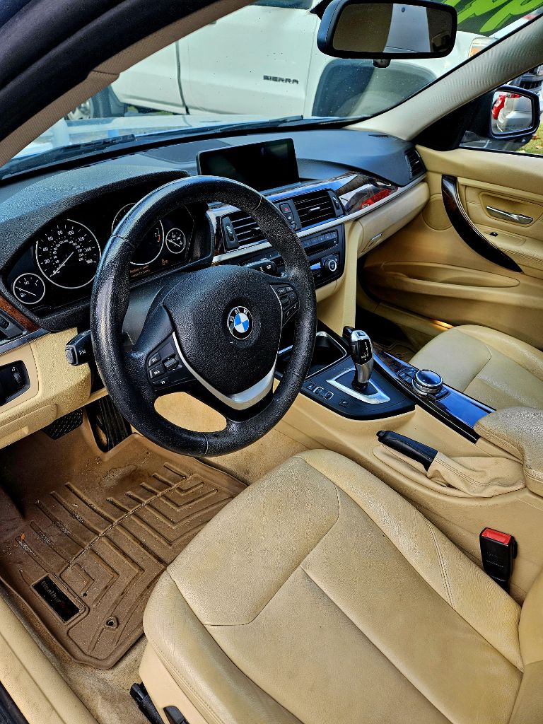Photo 5 of this BMW 3 SERIES