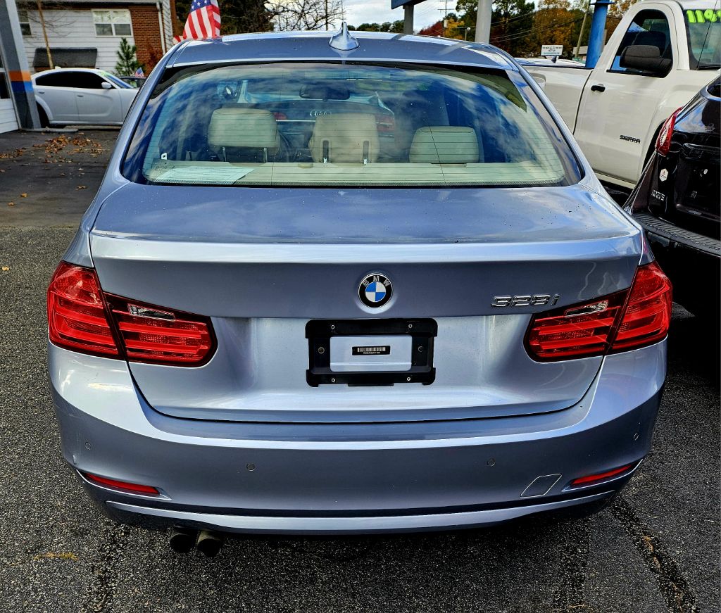 Photo 4 of this BMW 3 SERIES