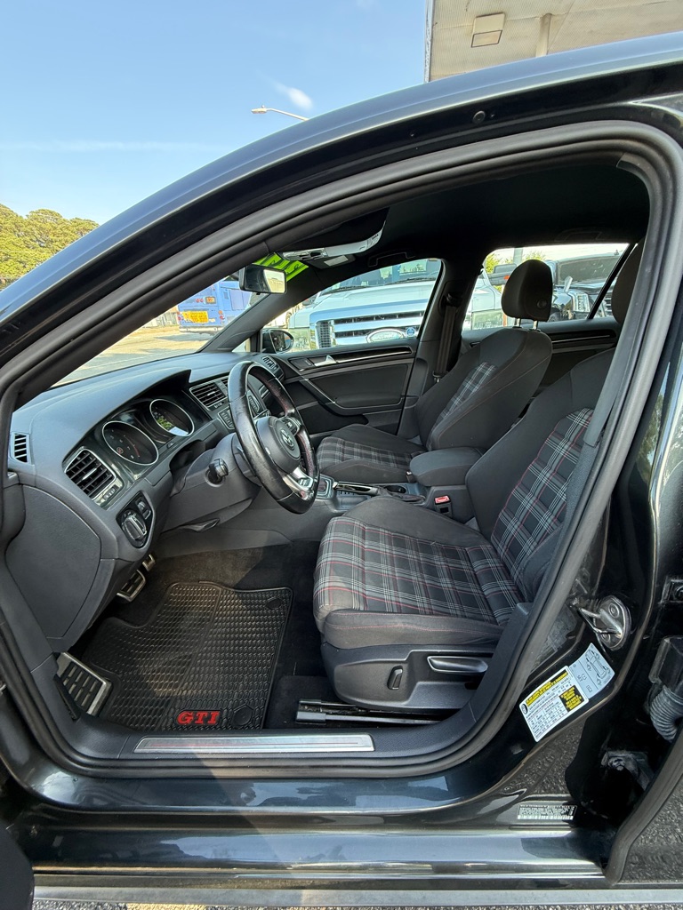 Photo 12 of this VOLKSWAGEN GOLF GTI
