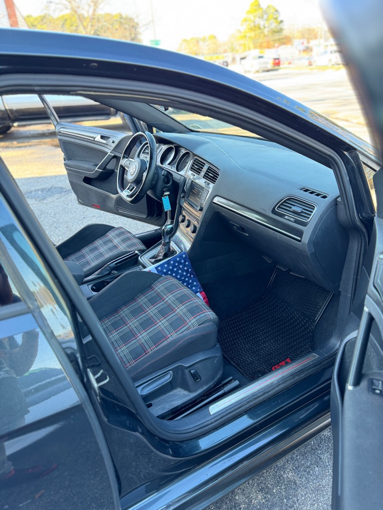 Photo 8 of this VOLKSWAGEN GOLF GTI