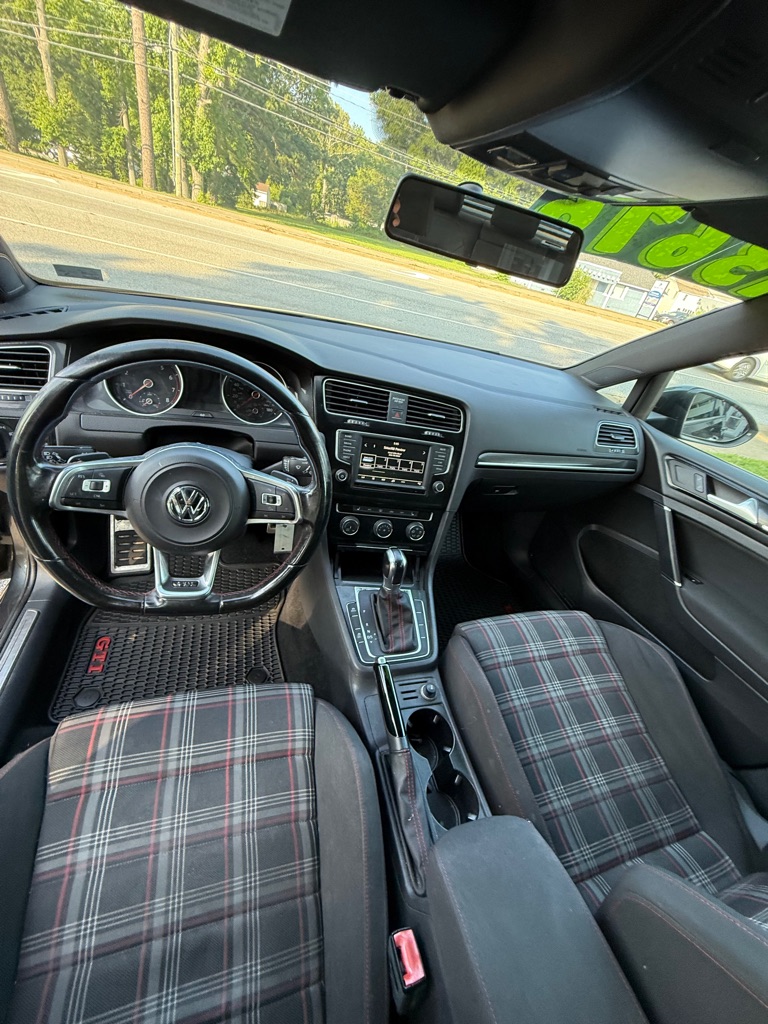 Photo 2 of this VOLKSWAGEN GOLF GTI