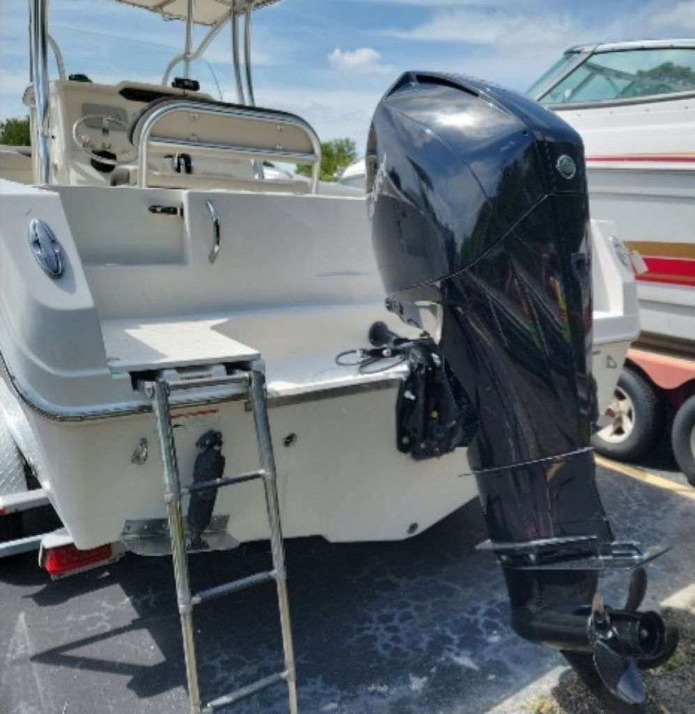 Photo 3 of this SAILFISH 242CC