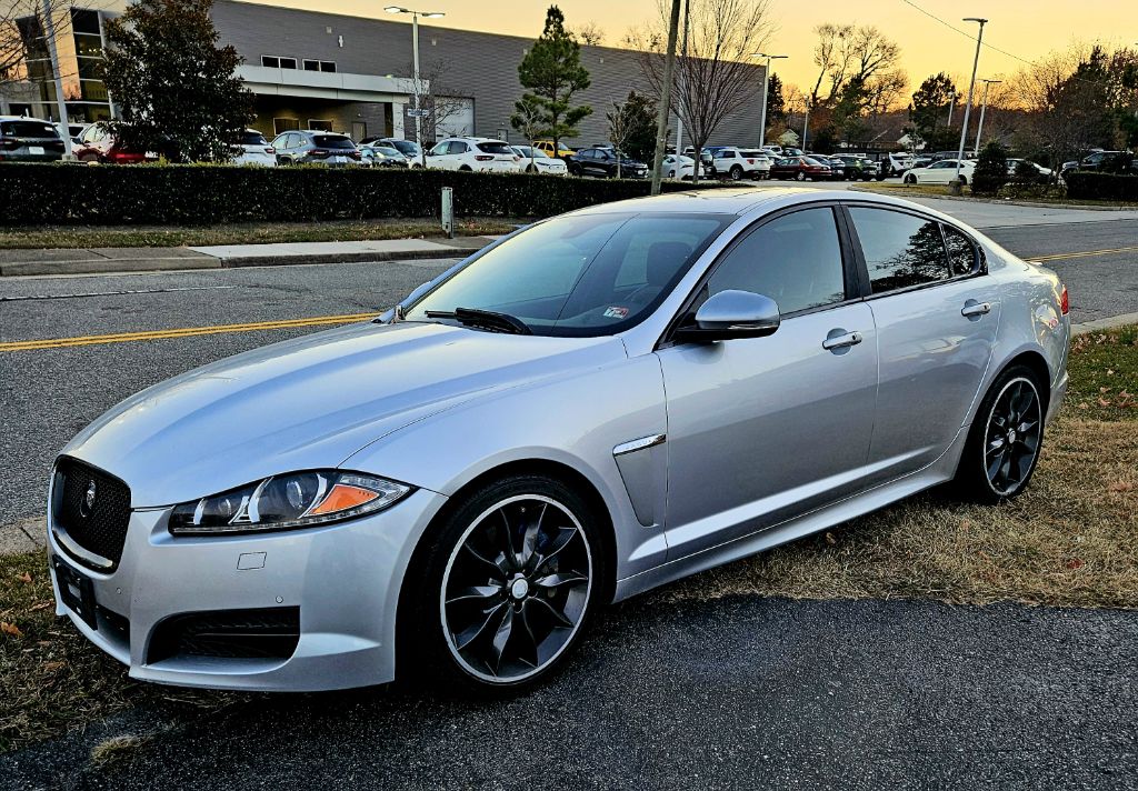 Photo 12 of this JAGUAR XF