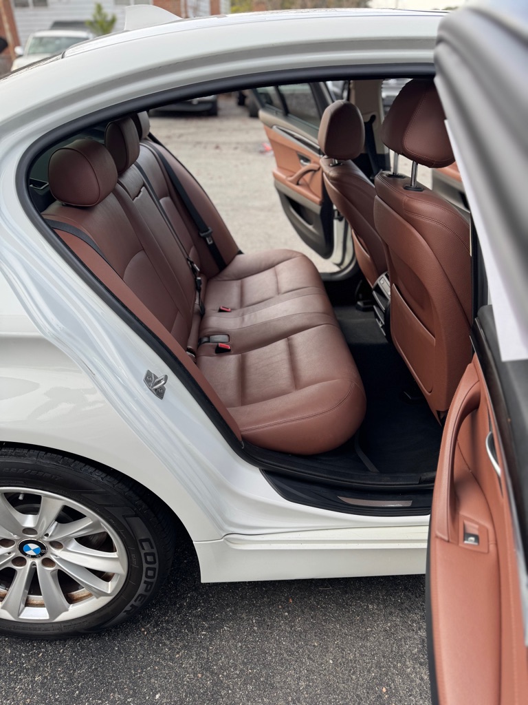 Photo 10 of this BMW 5 SERIES
