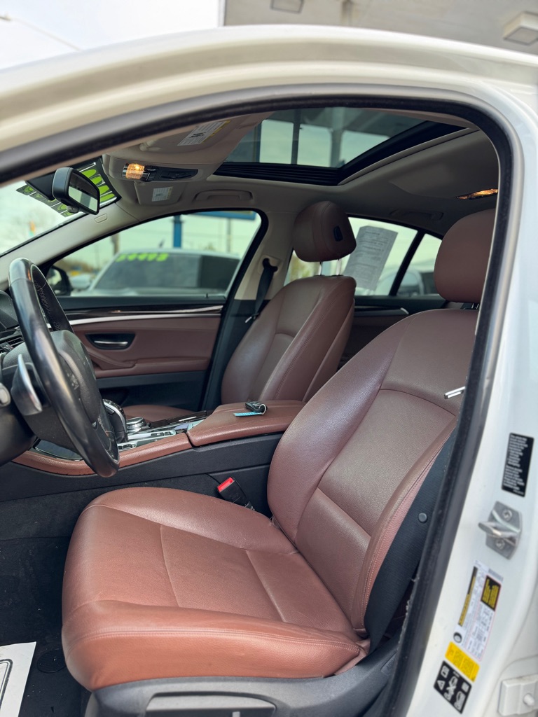 Photo 3 of this BMW 5 SERIES