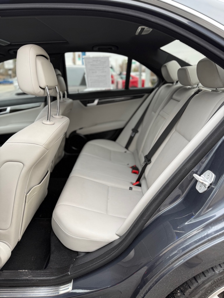 Photo 10 of this MERCEDES-BENZ C-CLASS