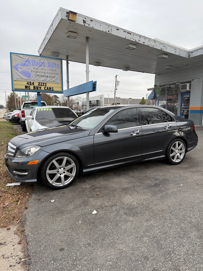 Photo 9 of this MERCEDES-BENZ C-CLASS