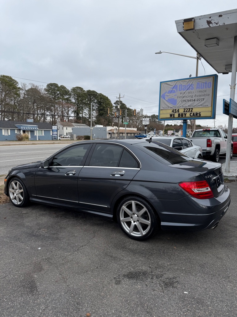 Photo 8 of this MERCEDES-BENZ C-CLASS