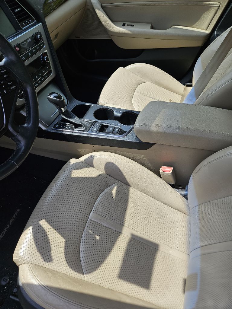 Photo 2 of this HYUNDAI SONATA HYBRID